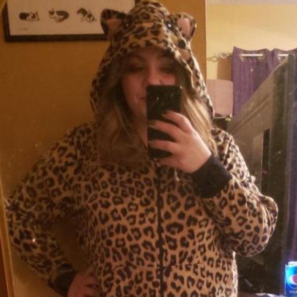 📌SOLD OUT📌🆕PLUS SIZE LEOPARD FLEECE ONESIE - Picture 10 of 13